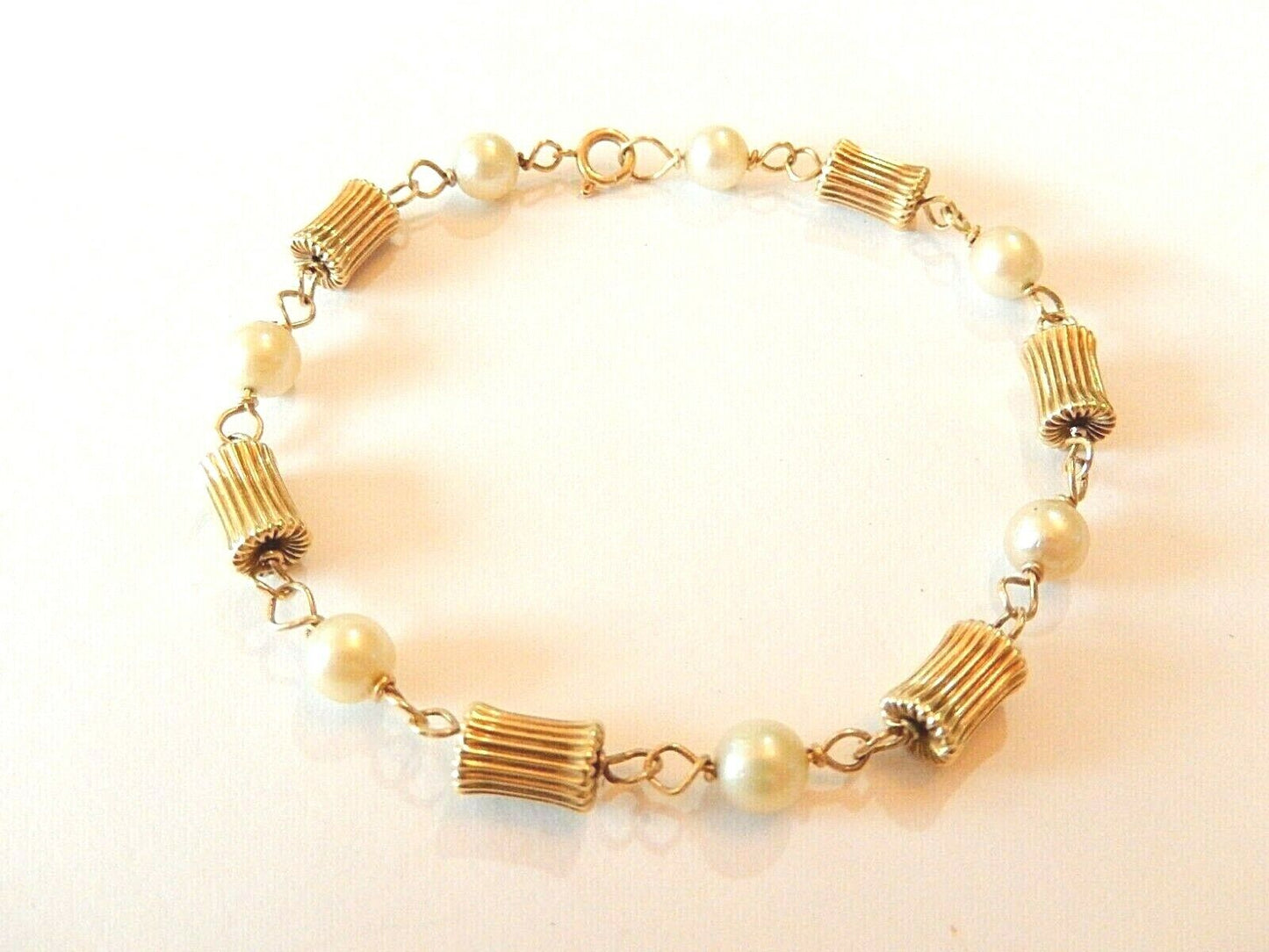 *VINTAGE* 14k Yellow Gold White 6mm Pearl & Grooved Bead  Bracelet 7"