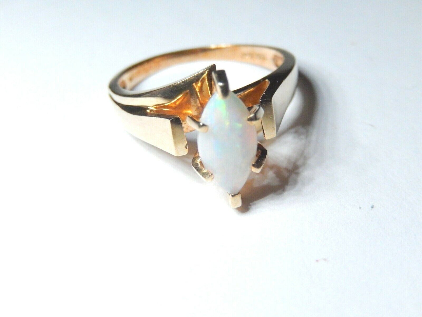 *VINTAGE*  10K Yellow Gold Navette 10mm x 5mm Opal Solitaire Ring Size 6.75