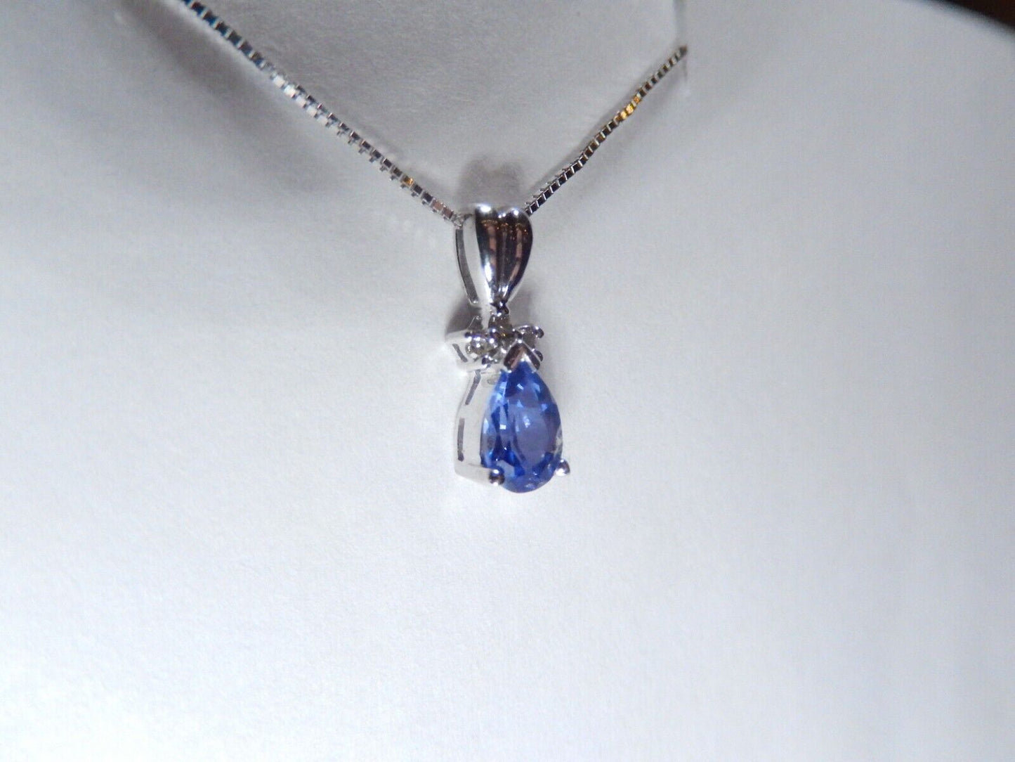 *VINTAGE* 14k White Gold .33 CT Tanzanite & 3 Diamond Tear Drop Pendant w/18"Chn