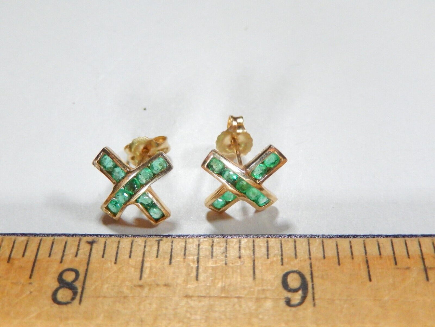 10K Yellow Gold Natural Bright Green Emerald Earrings Criss Cross "X" Shape