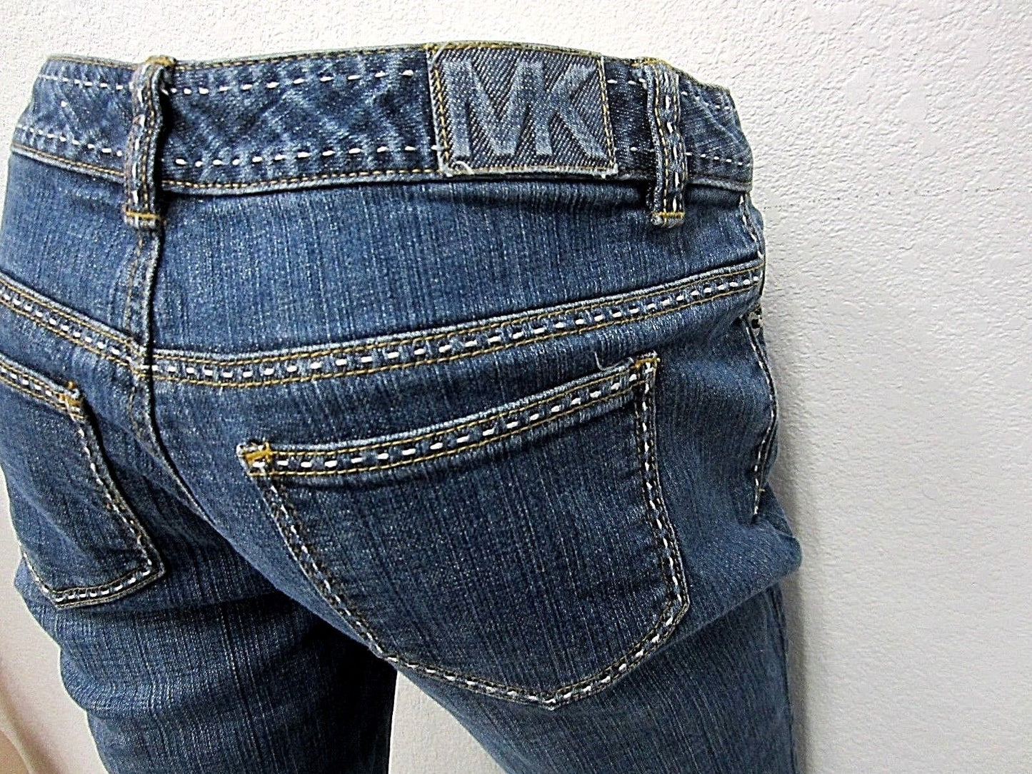 VERY NICE Michael Kors Women's Straight Leg Medium Blue Jeans. Size 2  x 29.5