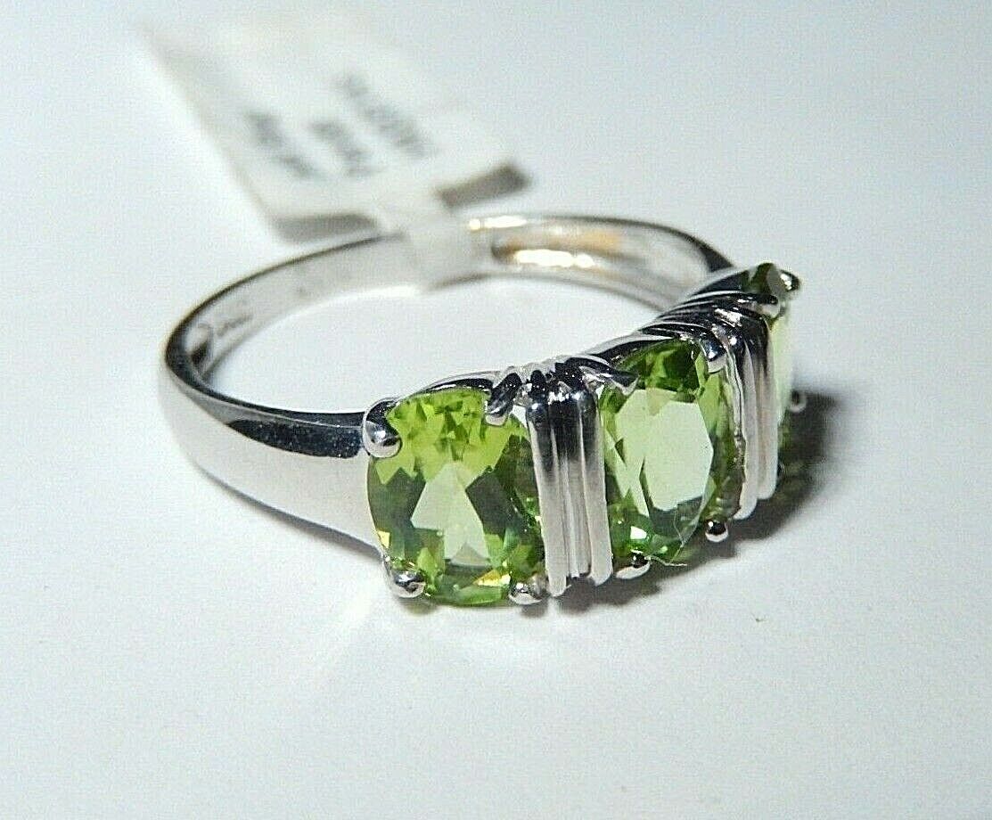 *NWT* 14K White Gold 2.25 Carat Oval Natural Peridot Three Stone Ring Sz 5.5