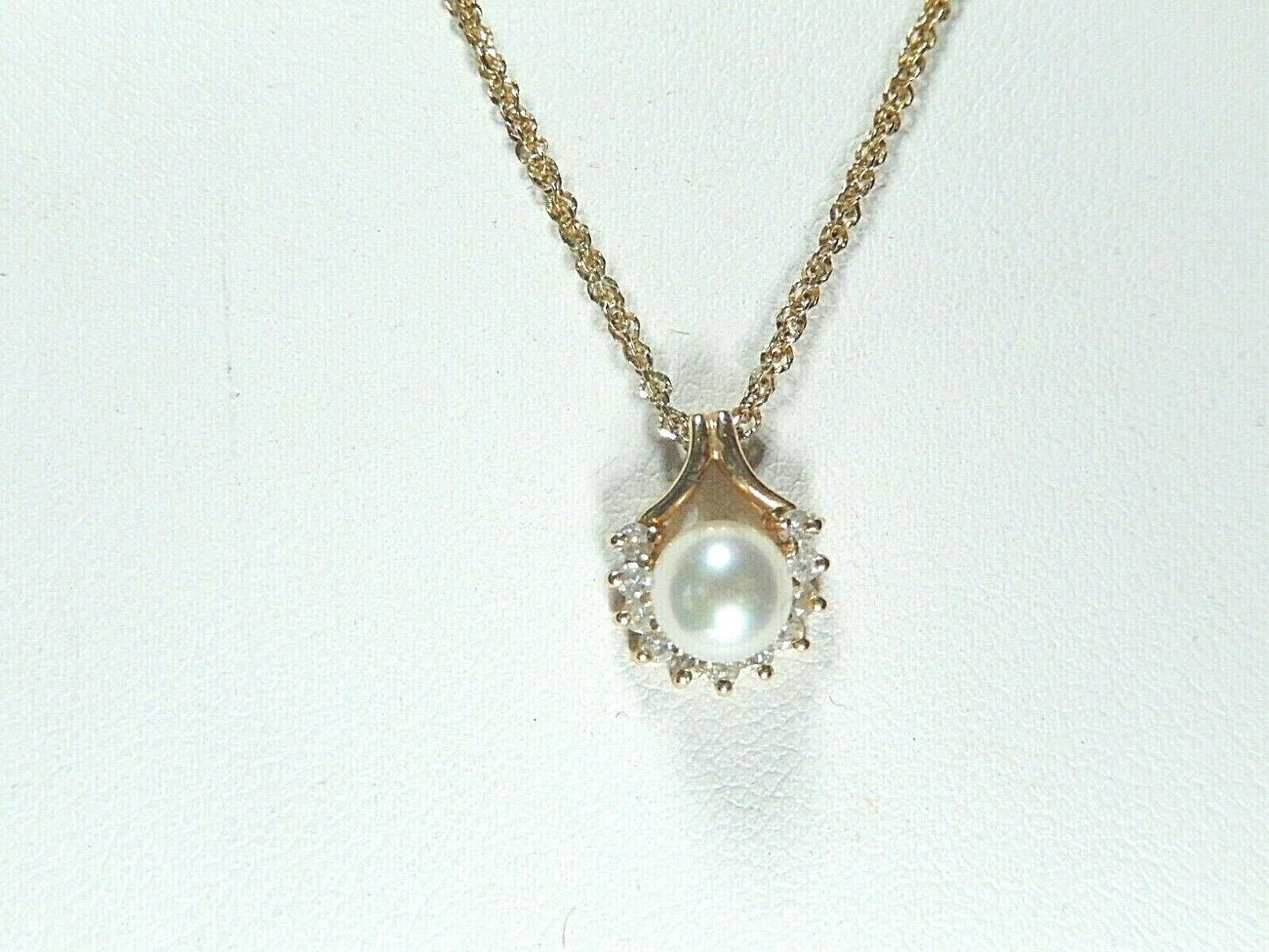 *VINTAGE*  14k Yellow Gold / Pearl / Diamonds Ladies Pendant w/14k 18" Chain