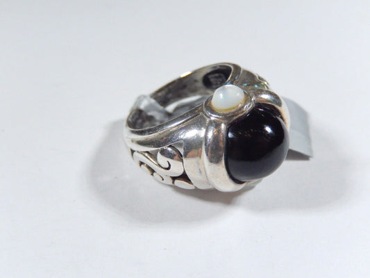 VINTAGE STERLING SILVER 925 MOTHER OF PEARL /BLACK ONYX RING Size 5.25