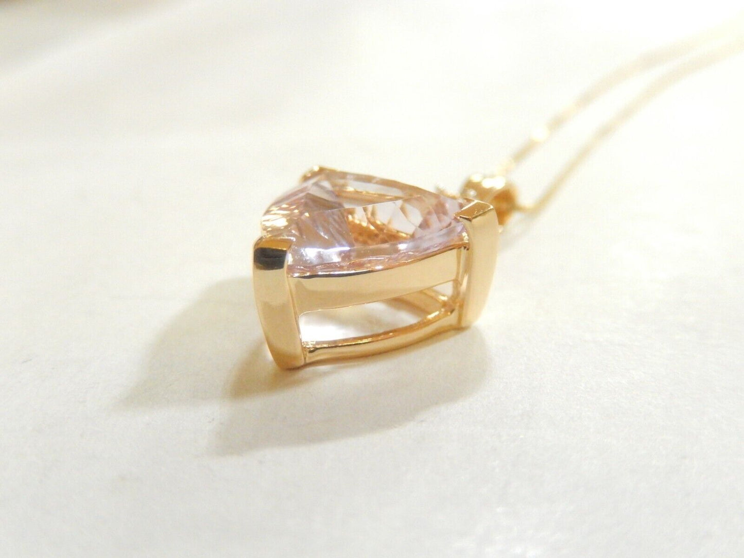 *VINTAGE* 14K Yellow Gold Triangle 4.00 CT Amethyst & Diamond Pendant w/18"chain