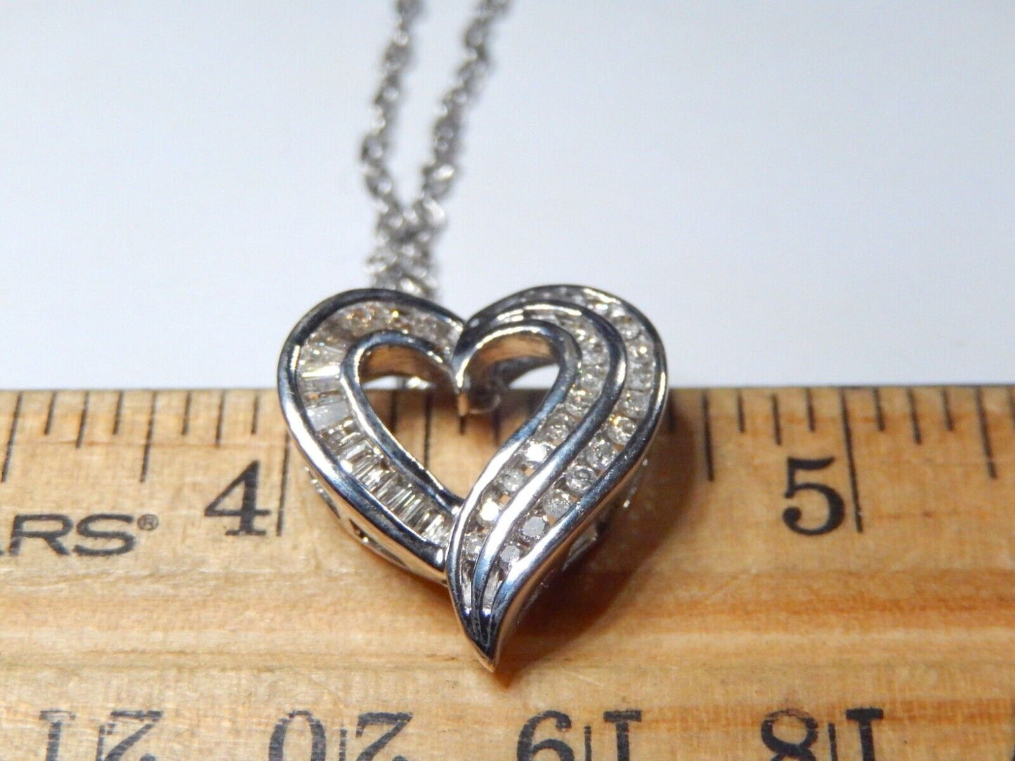 *NEW*  14k White Gold .33ct VS Diamond  Heart Pendant w/18" Chain