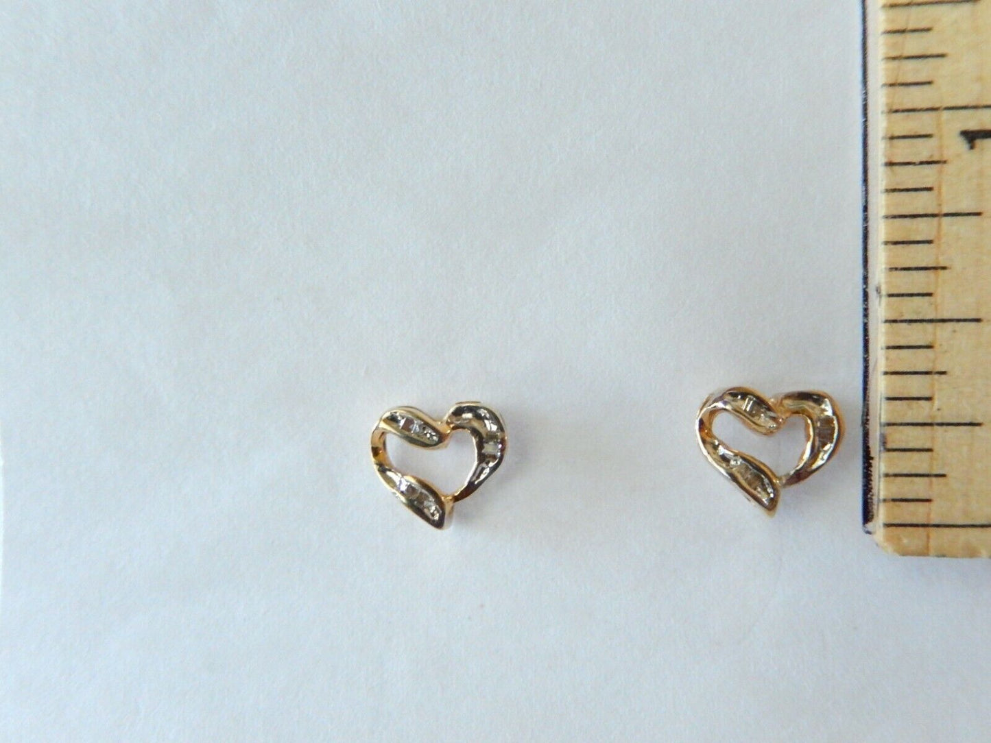 *NWT* 14K Yellow Gold .25CT Baguette Diamond Heart Stud Earrings 9.5mm x 8.5mm