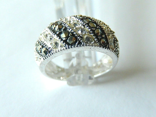 *VINTAGE* 925 Sterling Silver -Marcasite and CZ Dome Ring  Size 6