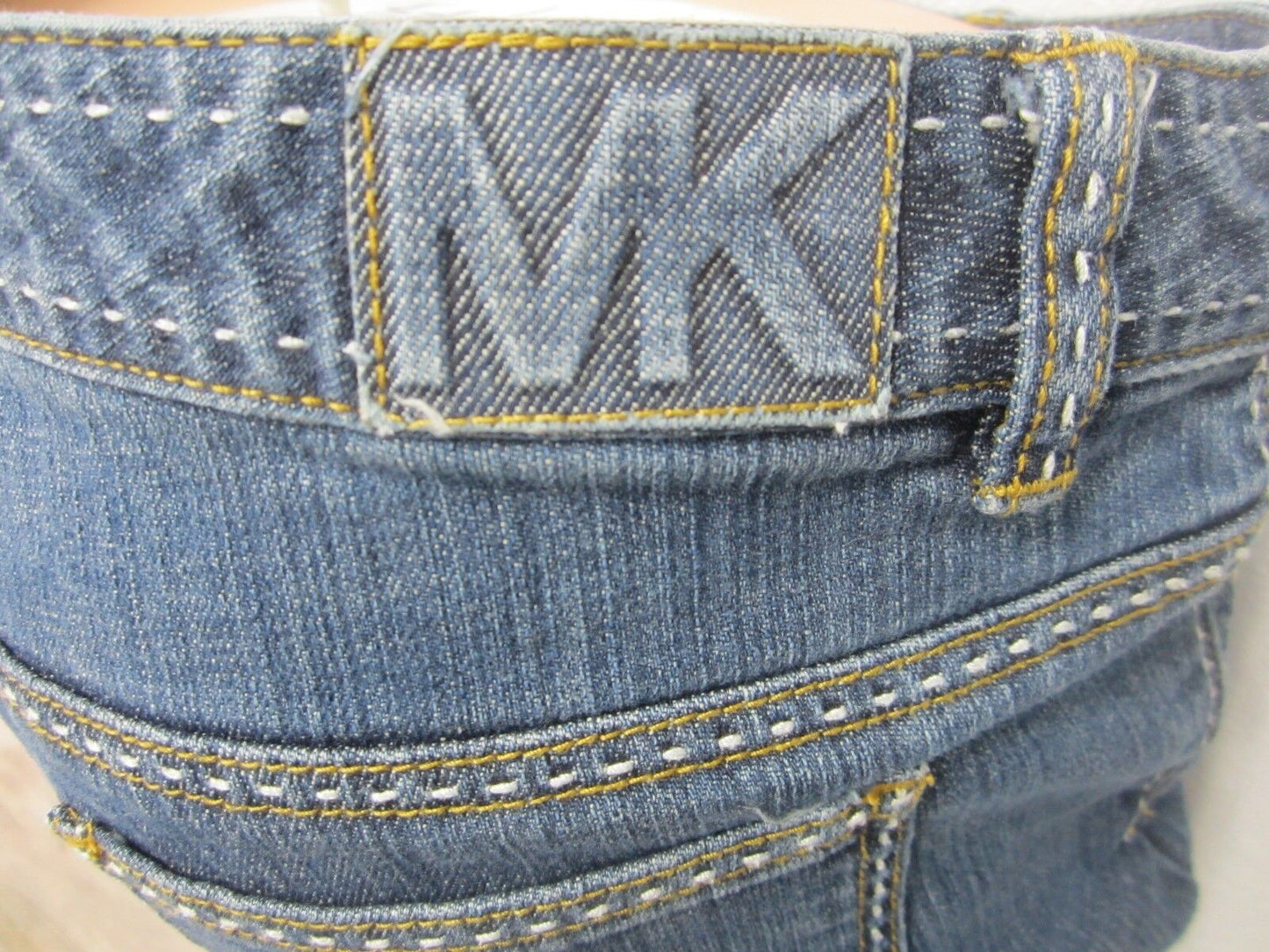 VERY NICE Michael Kors Women's Straight Leg Medium Blue Jeans. Size 2  x 29.5