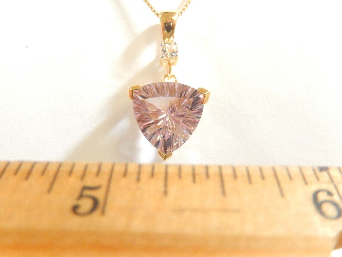 *VINTAGE* 14K Yellow Gold Triangle 4.00 CT Amethyst & Diamond Pendant w/18"chain