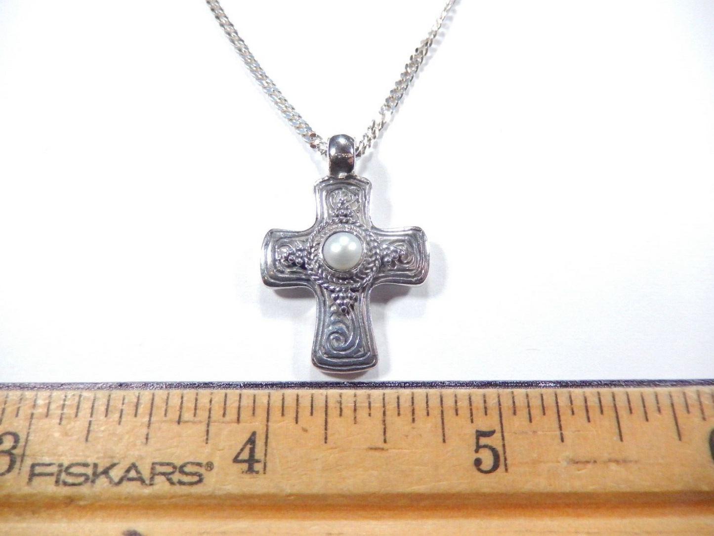 *VINTAGE* SAVATI GREECE STERLING SILVER ENGRAVED CROSS W/ PEARL STONE w/18"CHAIN