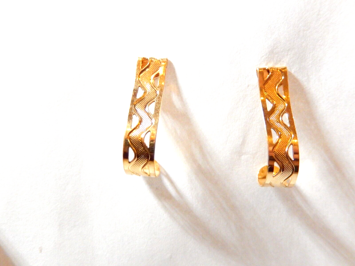 *NEW*  14K Yellow Gold Decorative J Hoop 18mm Tall Earrings