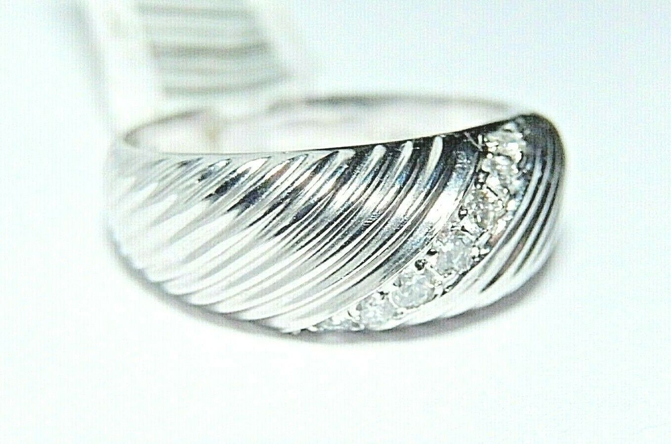 *NWT* Sparkling Ladies 14k White Gold 1/5CT VS Diamond Domed & Ribbed Band Ring
