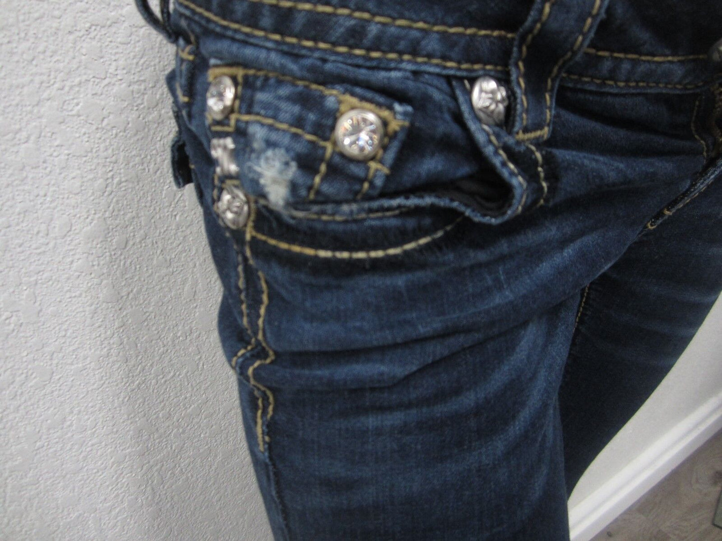 NWOT MISS ME SUPER CUTE DARK BLUE DENIM  SIGNATURE BOOT JEANS SIZE 25 x 33