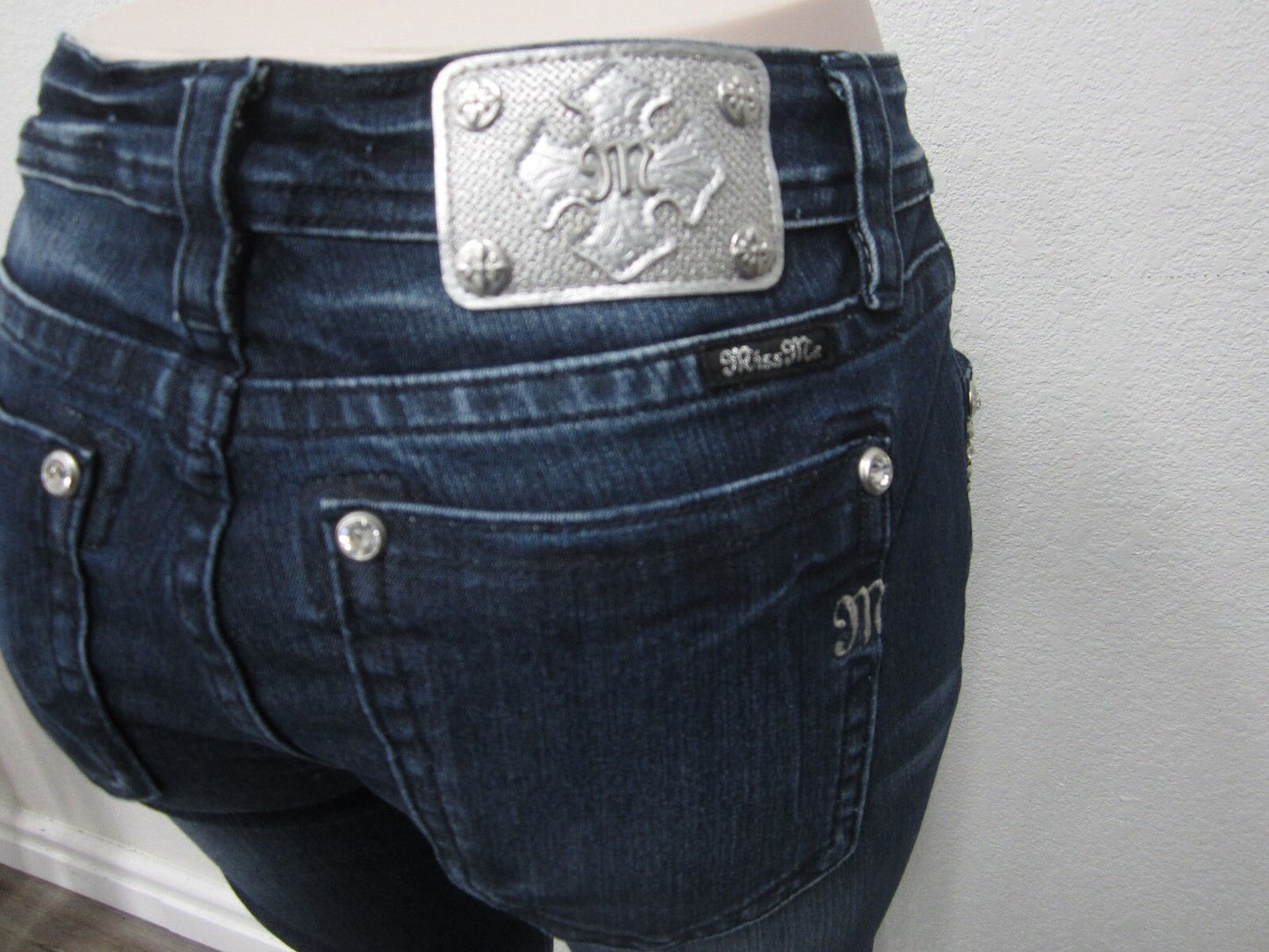 NWOT Miss Me Flower Mid-Rise Boot Cut Jeans Pearl & Crystal Trim MP7249B2V 29x32