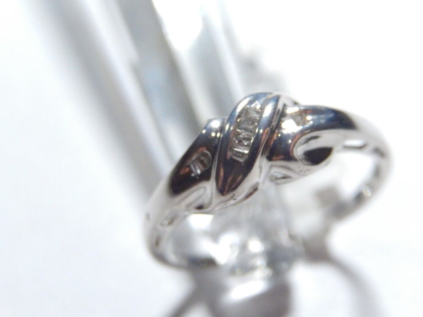 *VINTAGE* 10K White Gold Diamond Criss Cross X Wedding Band Ring Size 7