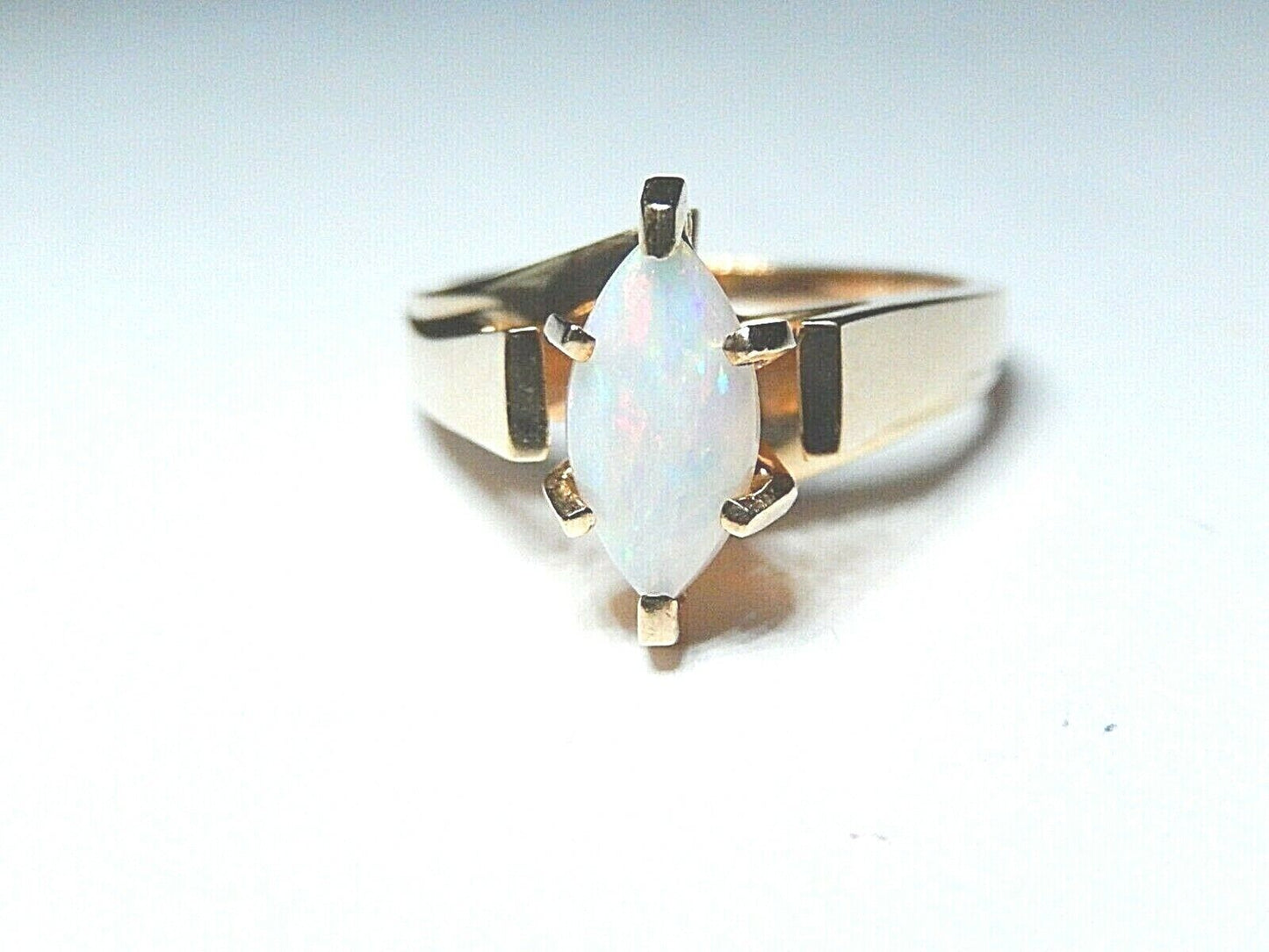*VINTAGE*  10K Yellow Gold Navette 10mm x 5mm Opal Solitaire Ring Size 6.75