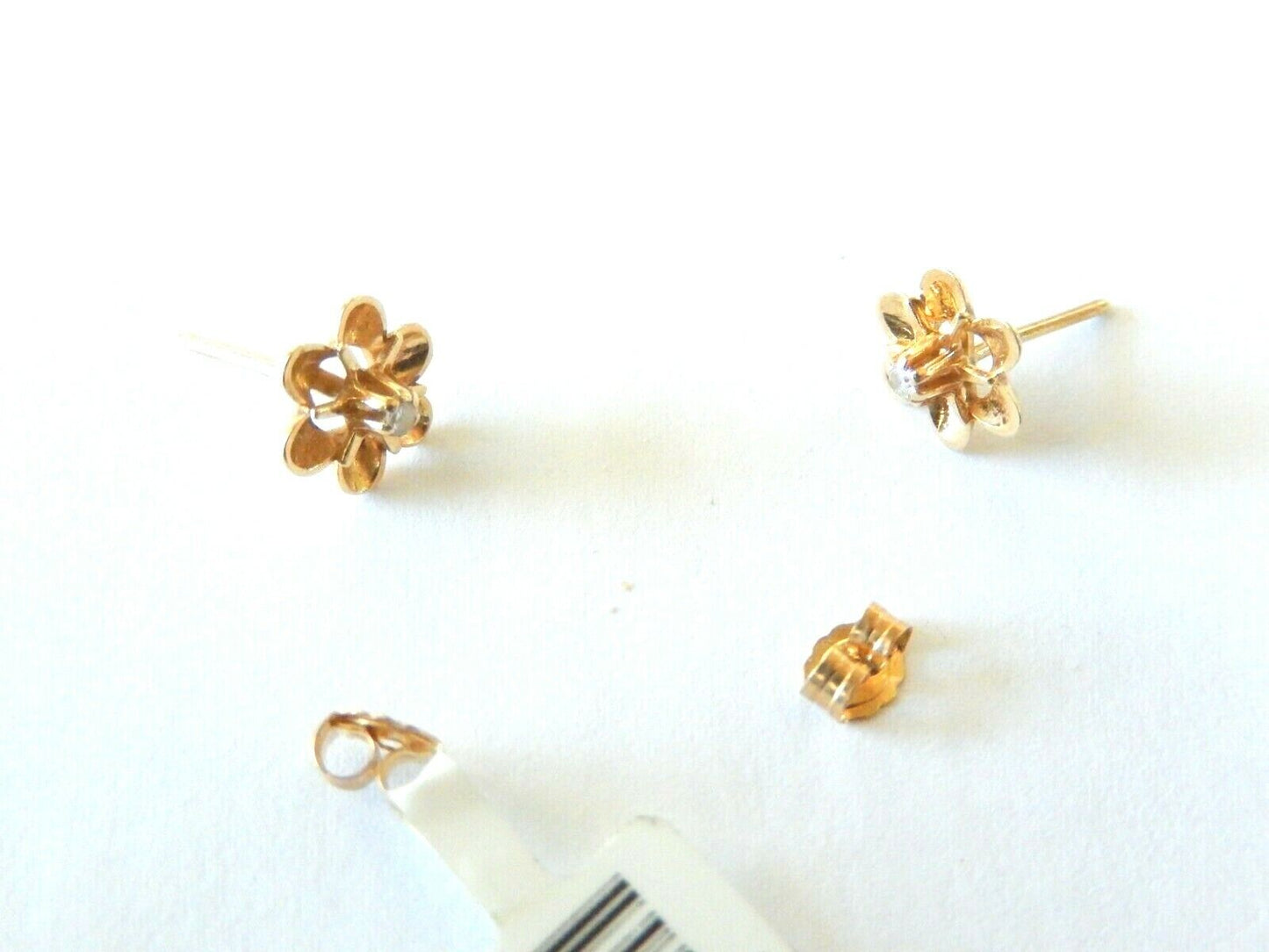*VINTAGE* 14K Yellow Gold Buttercup Flower Diamond Stud Earrings Butterfly Backs
