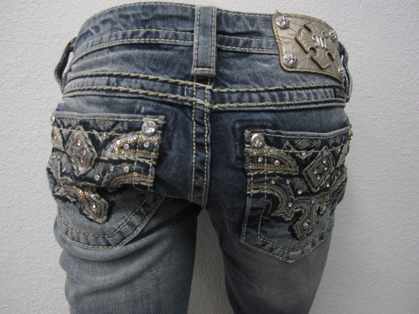NWT Miss Me Embellised Women’s Mid Rise Straight Leg Jeans MW7111T Sz 26 x 33.5"