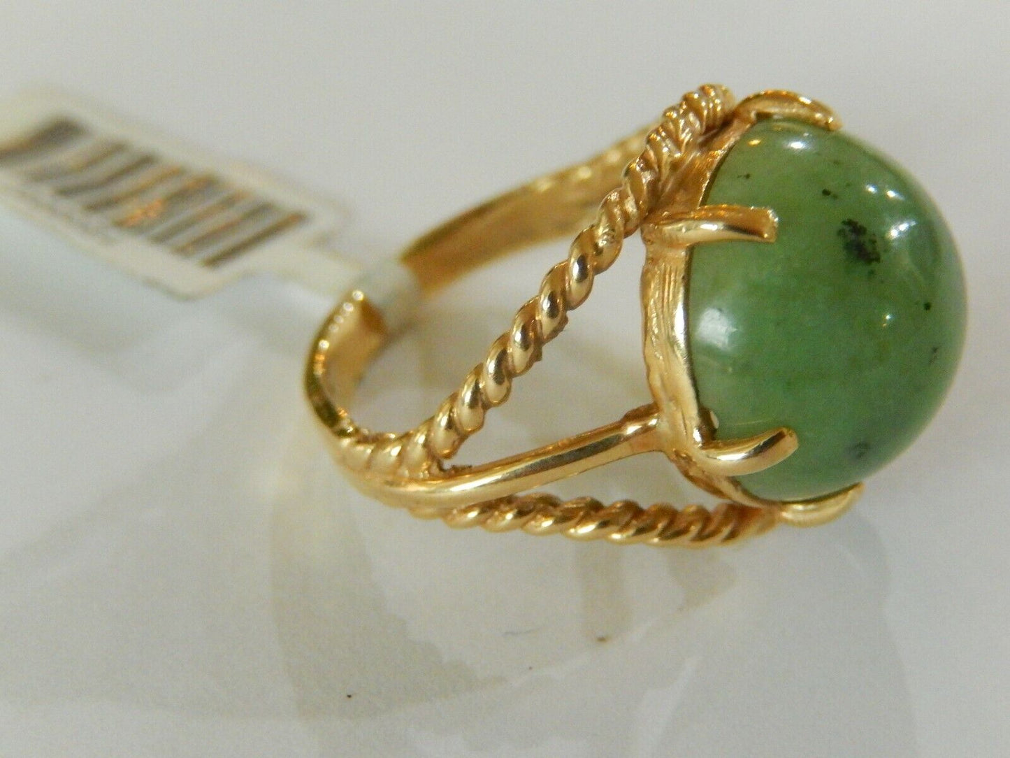 *VINTAGE* 14k Solid Yellow Gold 15mm Dome Shaped Green Jade Solitaire Ring Sz 8