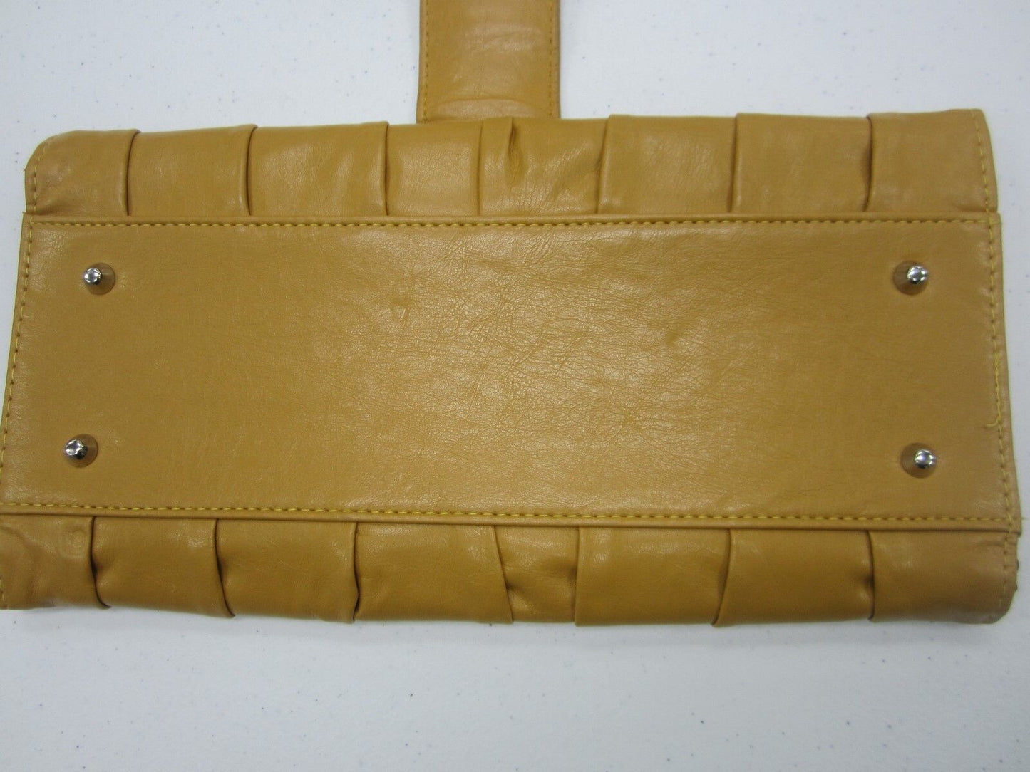 NWOT MICHE - Classic Outer Shell Tan With Silver Buckle Magnet Closure