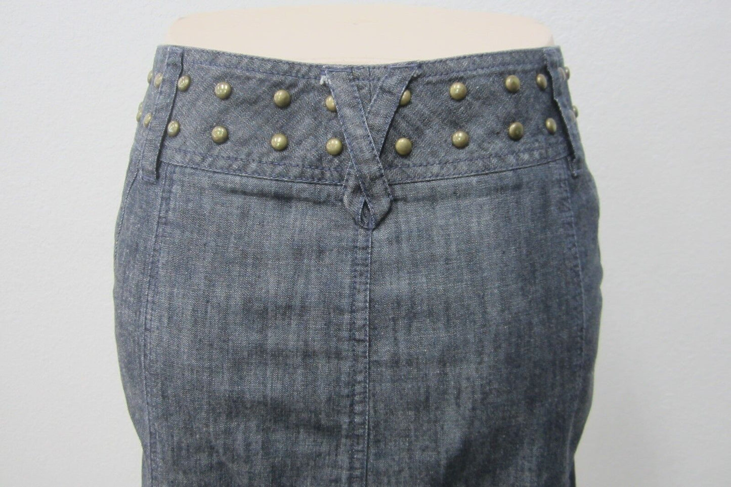 BCBG BCBGirls Cotton Blend Dark Denim CUTE Brass Stud Skirt Siz W32" x L20"