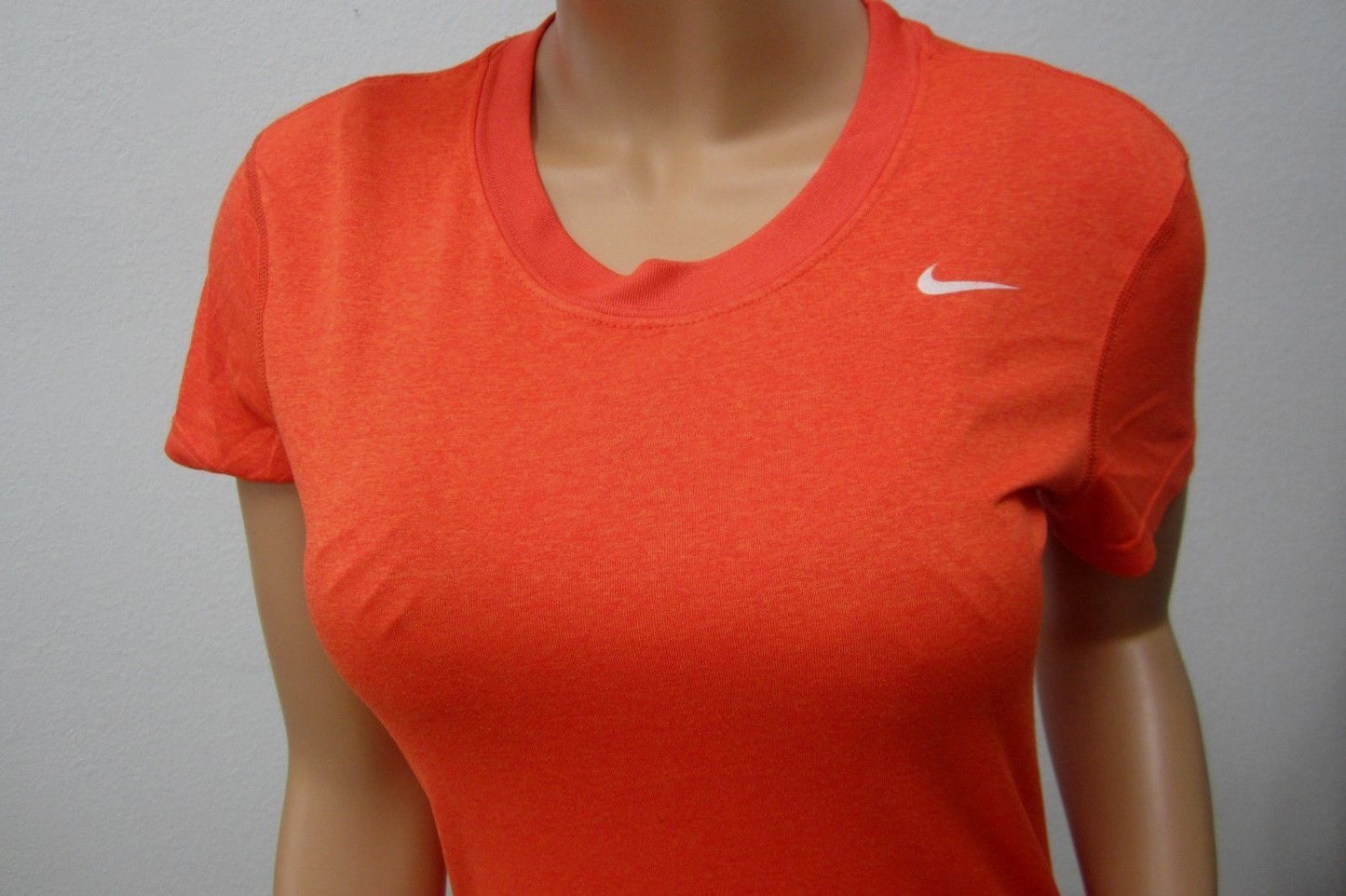 *VERY NICE*  Nike Women's Dri-Fit Short Sleeve T-Shirt  Size S