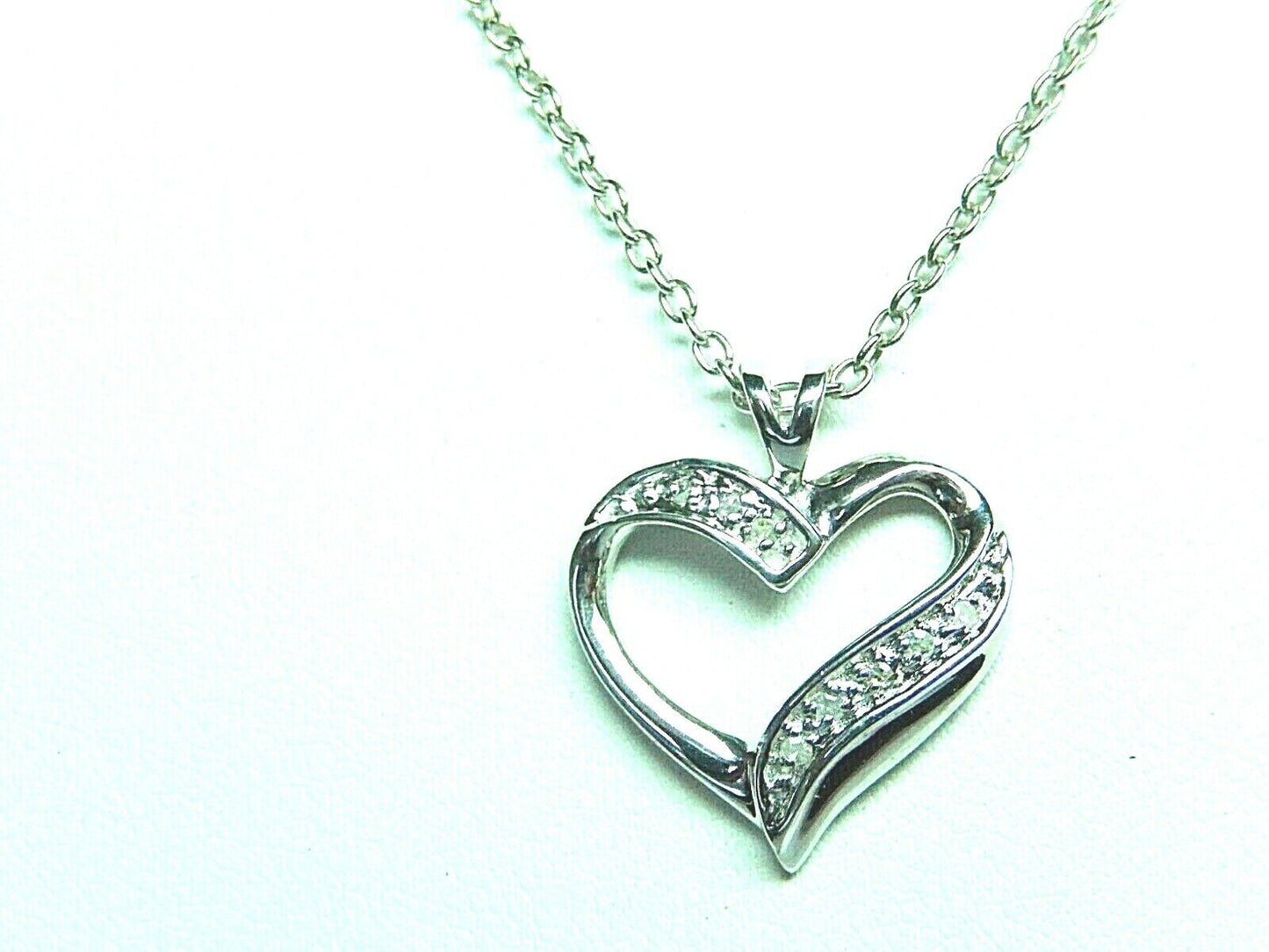 *NWT* 10K White Gold Diamond Heart Pendant  With 18" Chain
