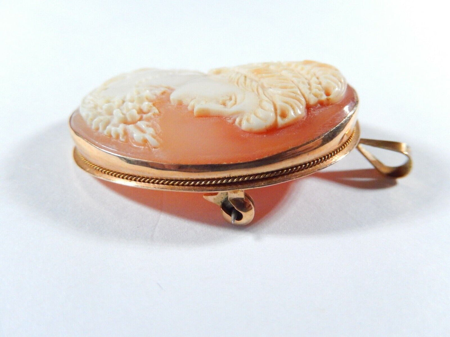 Beautiful VINTAGE 14k Gold Large Carved Shell Cameo Brooch Pin or Pendant