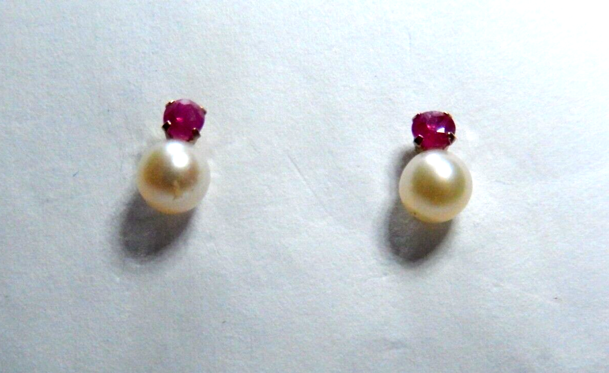 *VINTAGE*  14k Yellow Gold 4.5mm Pearl & Ruby Earstud Earrings