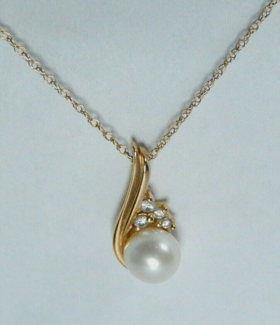 *NWT*  10K Yellow Gold 6 mm Pearl Pendant w/ 4 Diamond Cut CZ & 10k YG 18" Chain