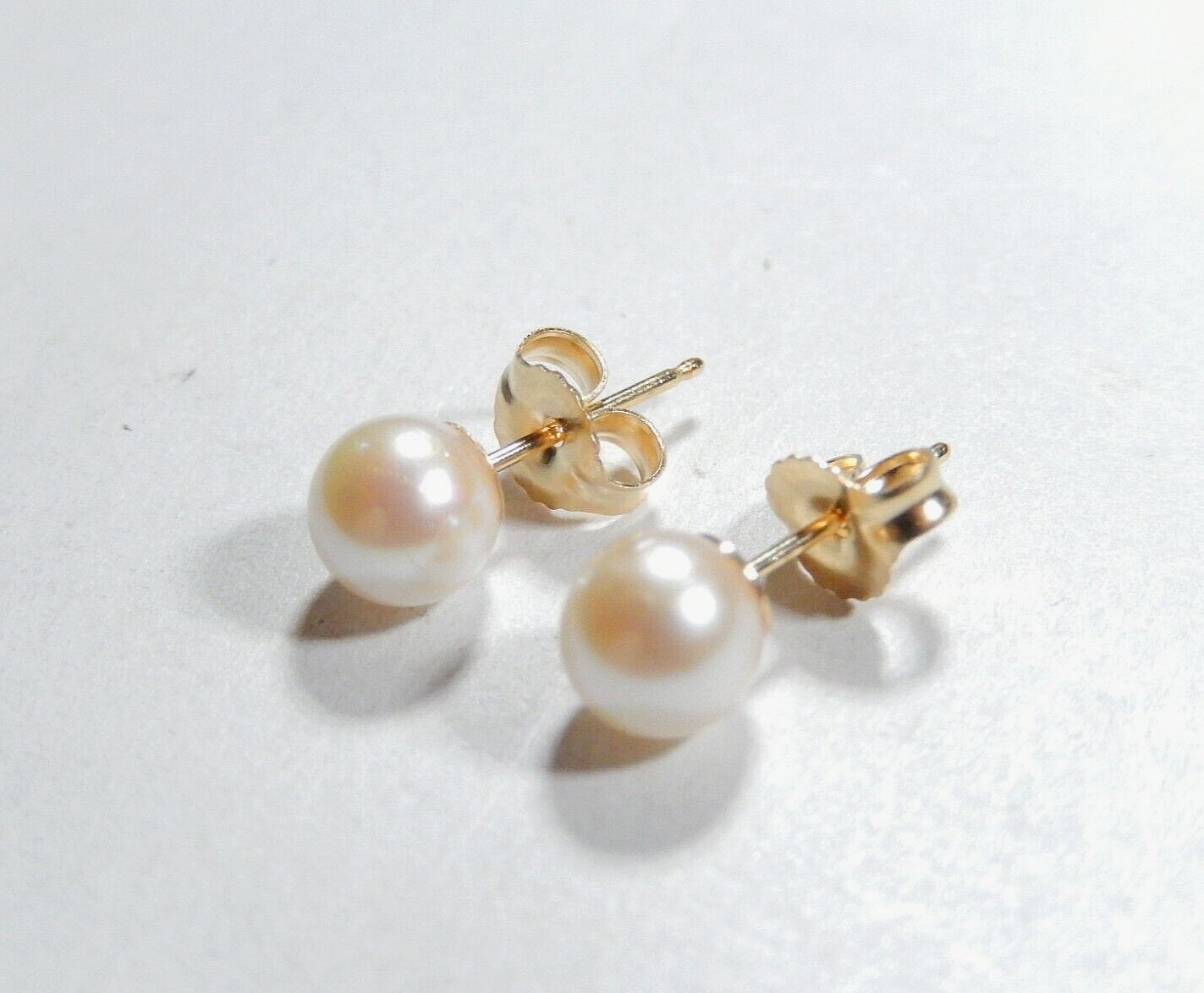 14K Yellow Gold 5.75mm Cultured Genuine Pearl Ear Studs