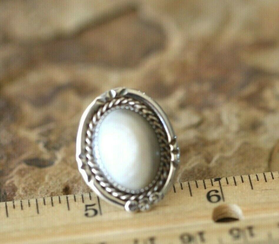 *VINTAGE*  Native American Large Sterling Silver Mother of Pearl Ring Size 6