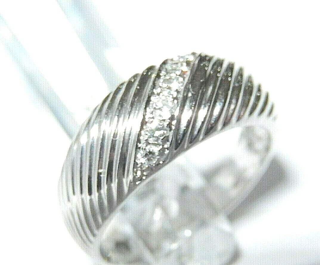 *NWT* Sparkling Ladies 14k White Gold 1/5CT VS Diamond Domed & Ribbed Band Ring