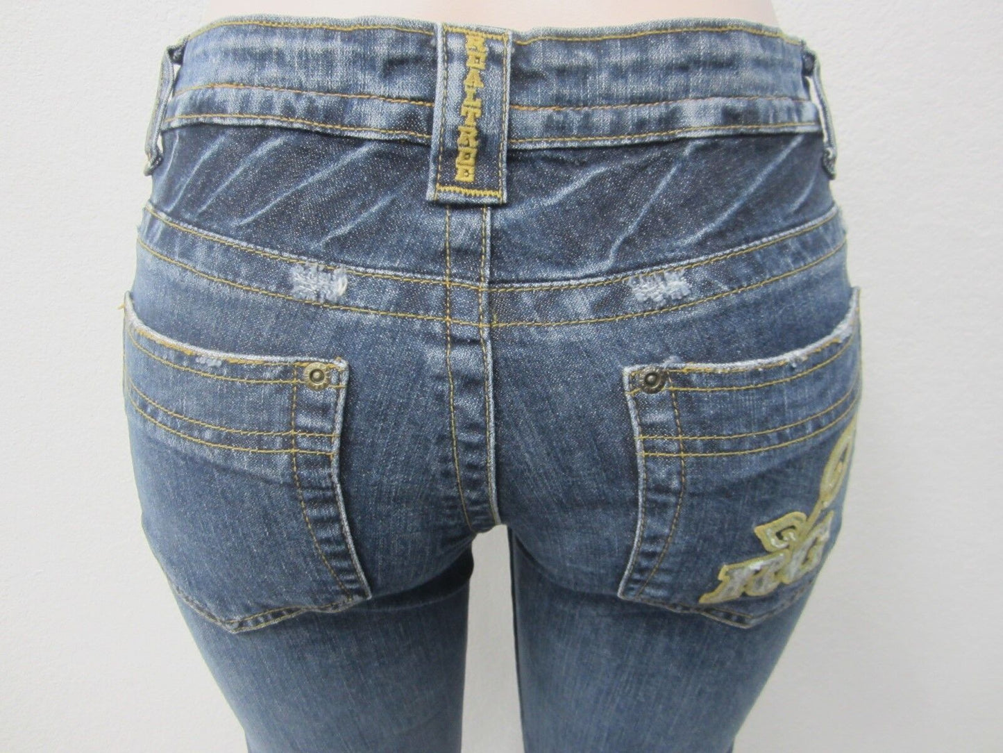 VERY NICE Realtree Girl Distressed Jeans Camo Pocket 2% Lycra Stretch Sz 29 x 33