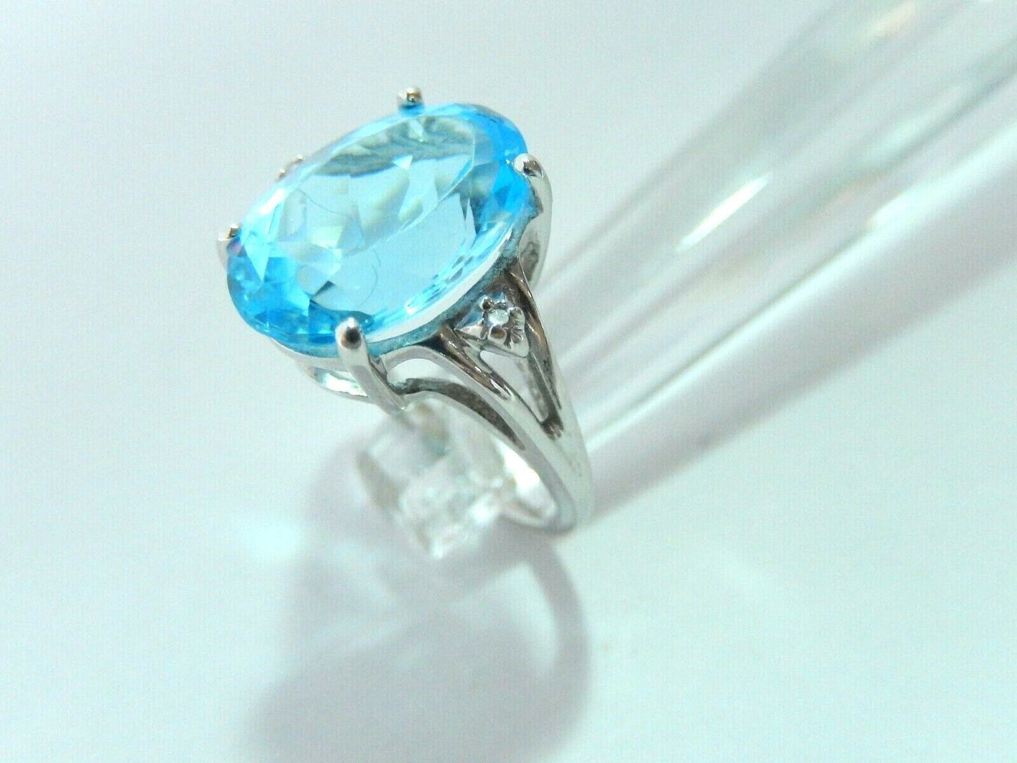 *VINTAGE* 10k White Gold 6.5CT Oval Sky Blue Topaz & Round Diamond Ring Sz 6