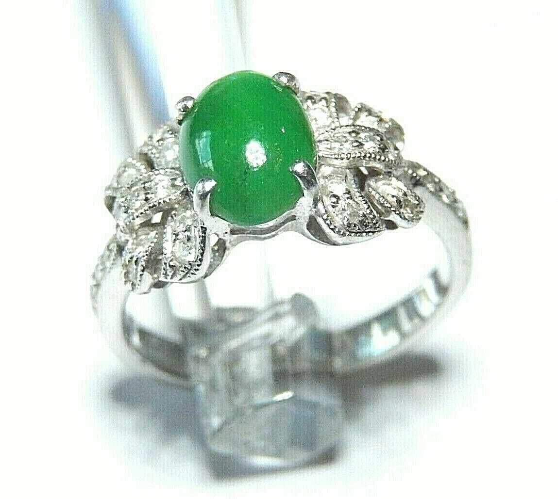 *VINTAGE* Cabochon Rich Green Jade & Diamond Ring in 18kt White Gold Size 6.25