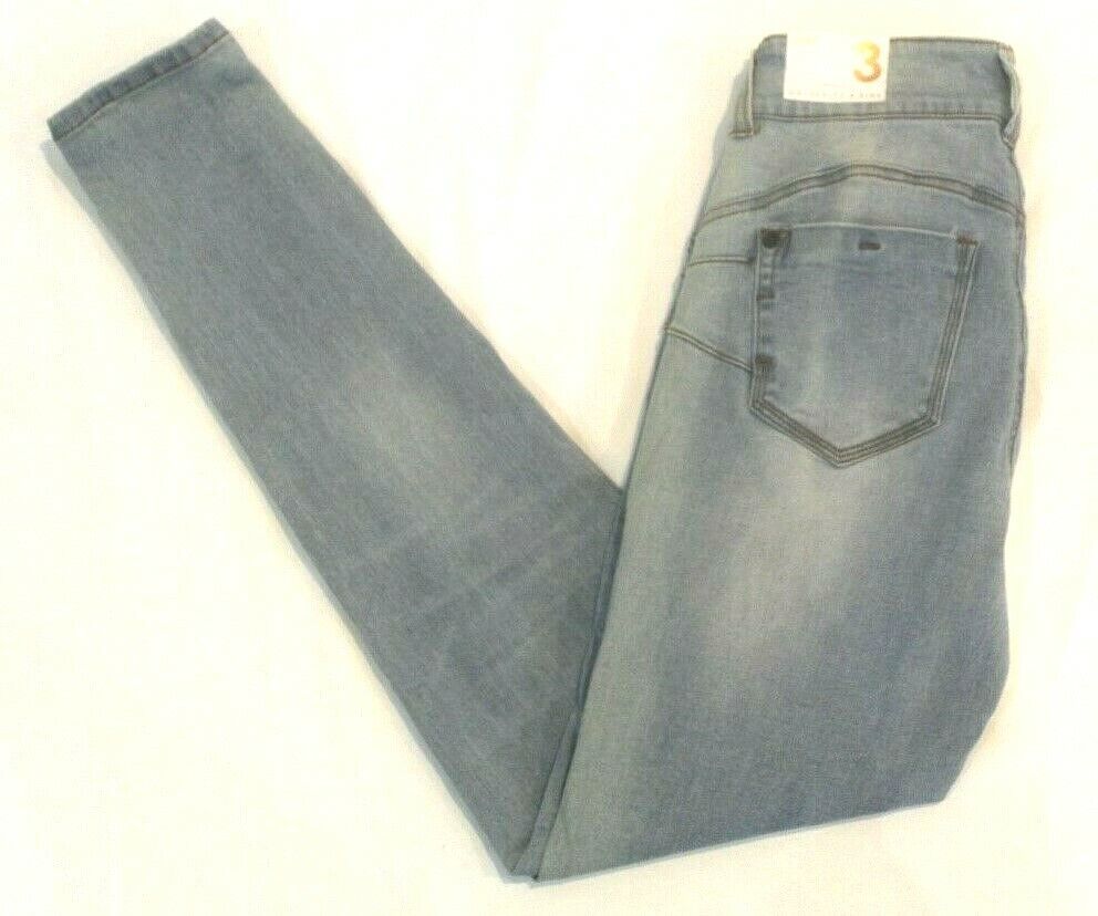 *NWT*  Celebrity Pink Skinny Lowrise Jeans Color Light Wash Size 3