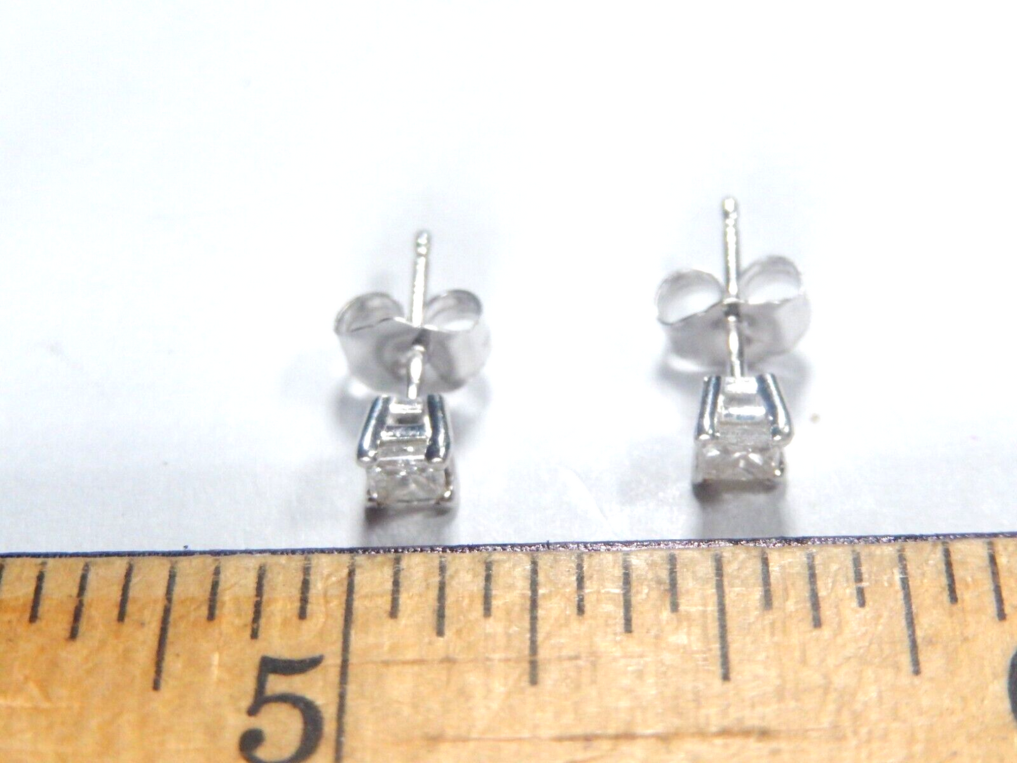 *VINTAGE*  1/5CT  Princess Cut Natural Diamond Solitaire Stud Earrings