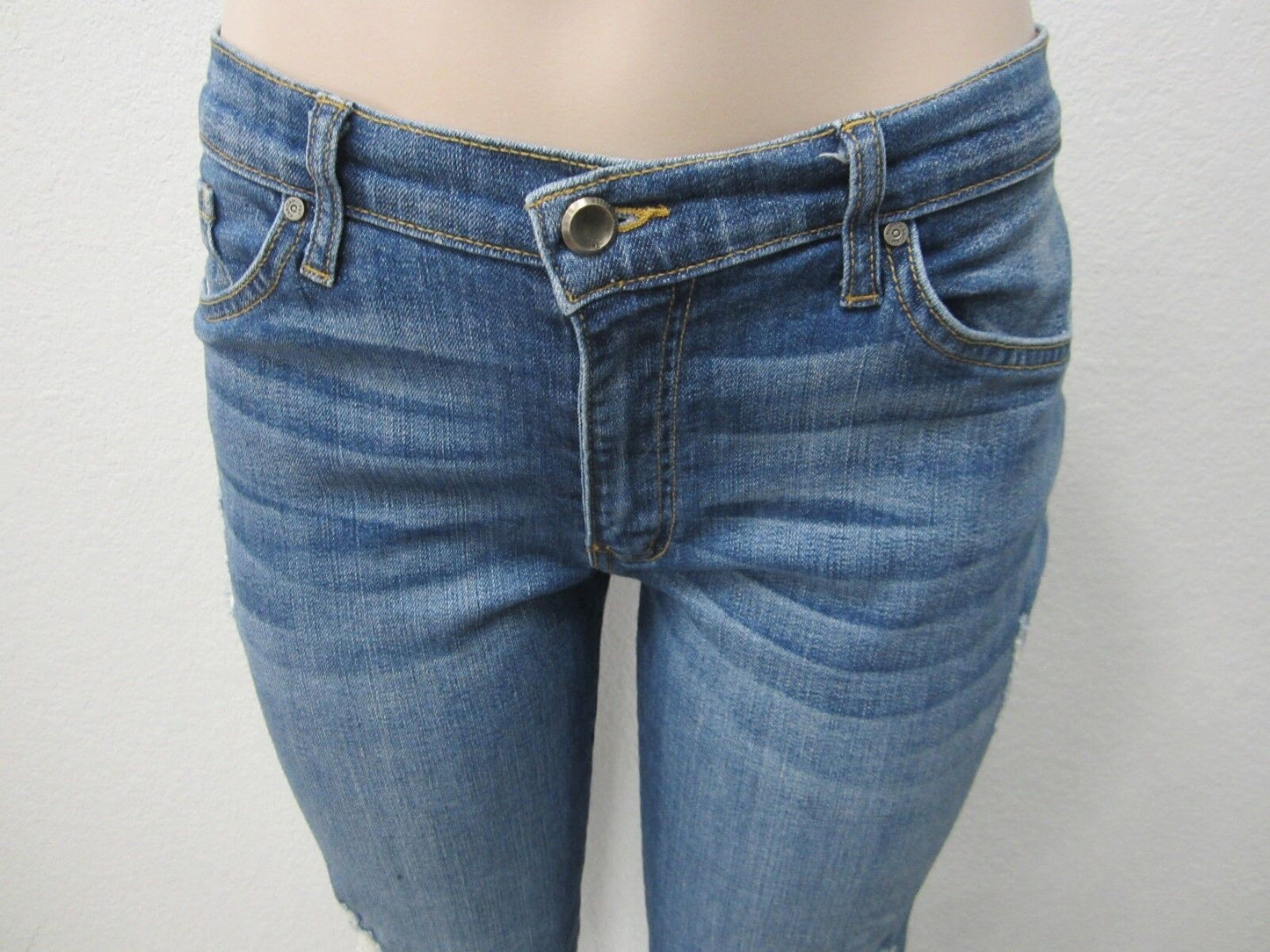 VERY NICE KanCan  Blue Stretch Denim Distressed Straight  Jeans size 28 x 26.5