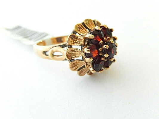Beautiful Vintage 10k Yellow Gold Garnet Flower Ladies Ring Size 6.5