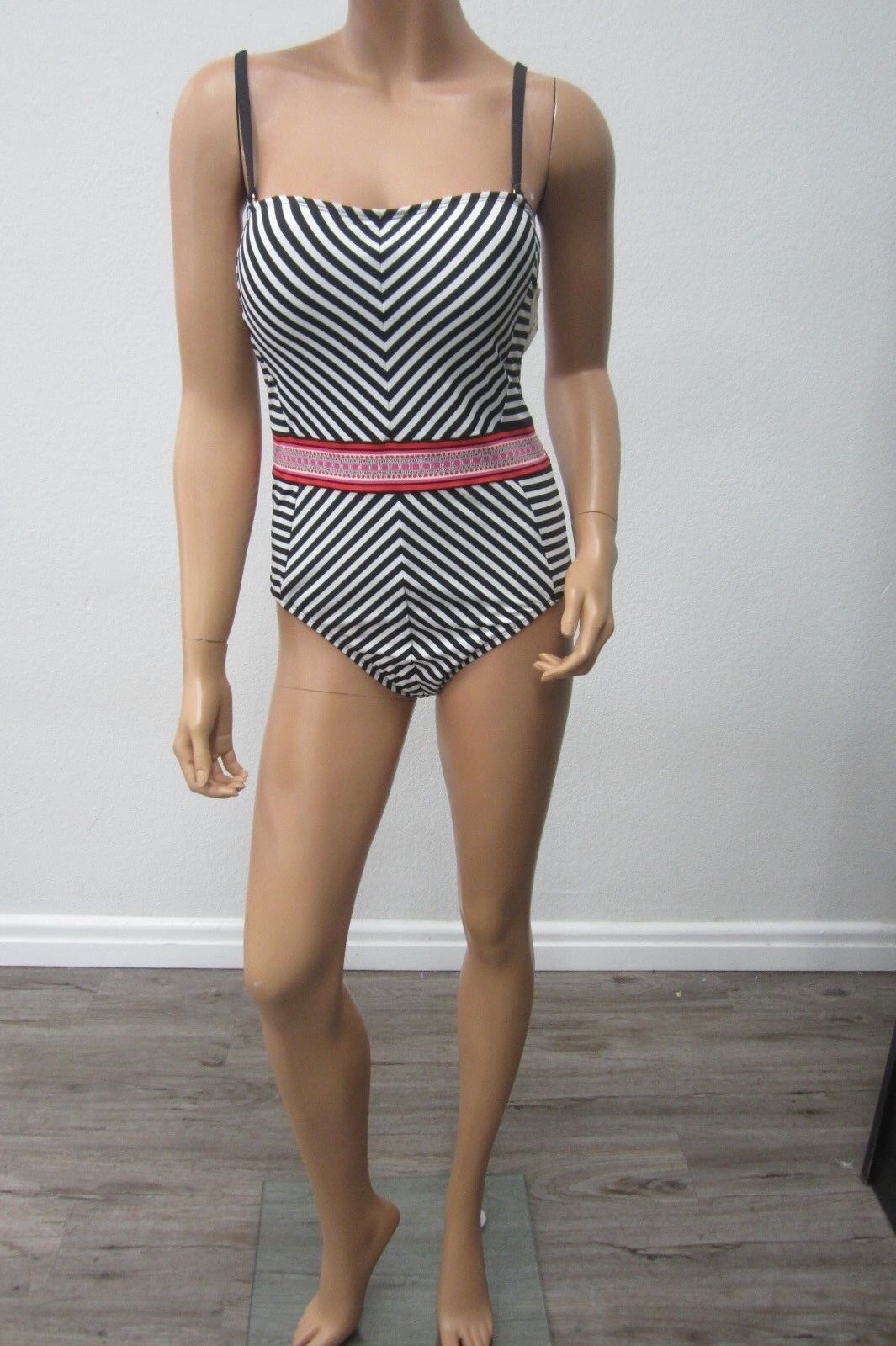 NWT Gibson & Latimer VERY CUTE Black & White One-Piece Swimsuit Size L