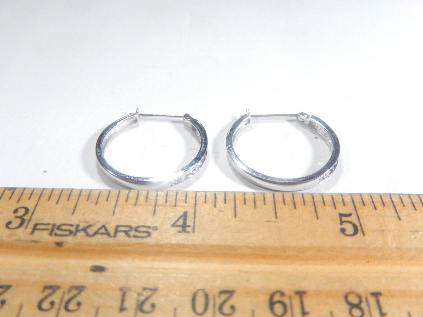 *VINTAGE*  10K White Gold 1/5cttw Natural Diamond 21mm Hoop Earrings