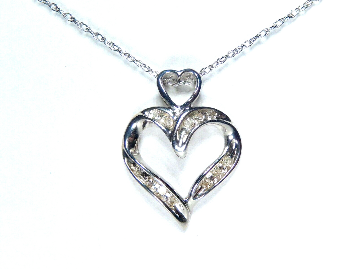 10k White Gold 1/8CT Natural Round Diamond Heart Pendant w/18" 14K Chain