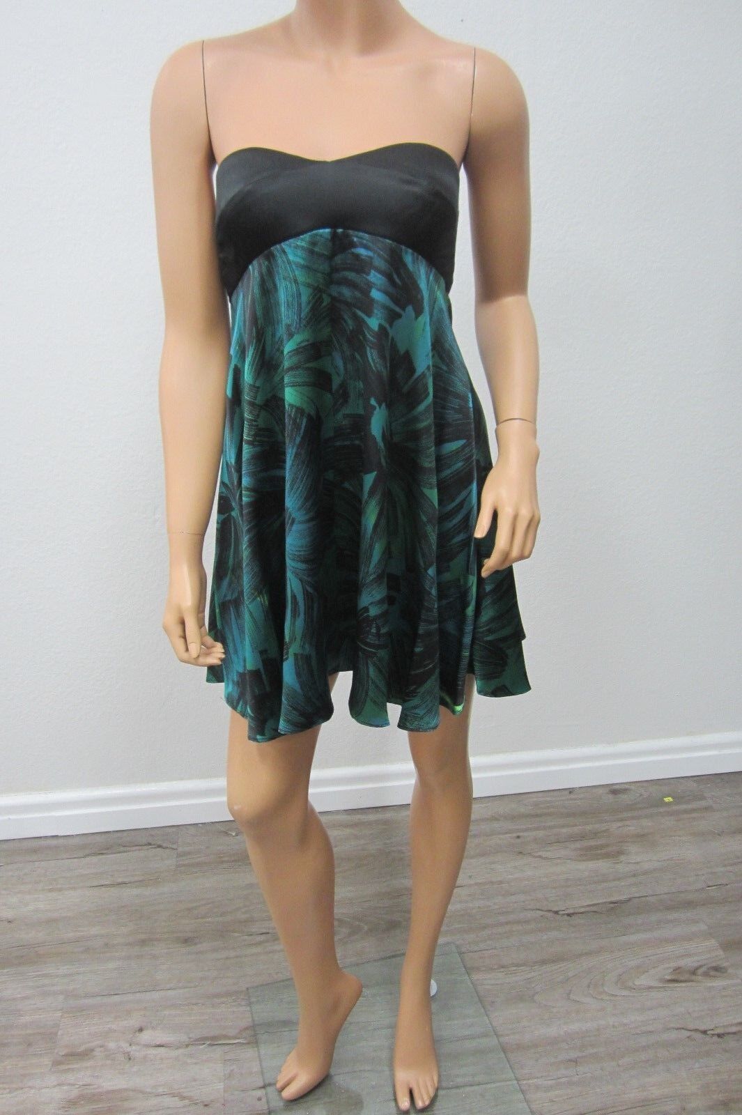 VERY NICE BEBE Silk Strapless Back Tie Mini Cocktail Dress Party  SZ M