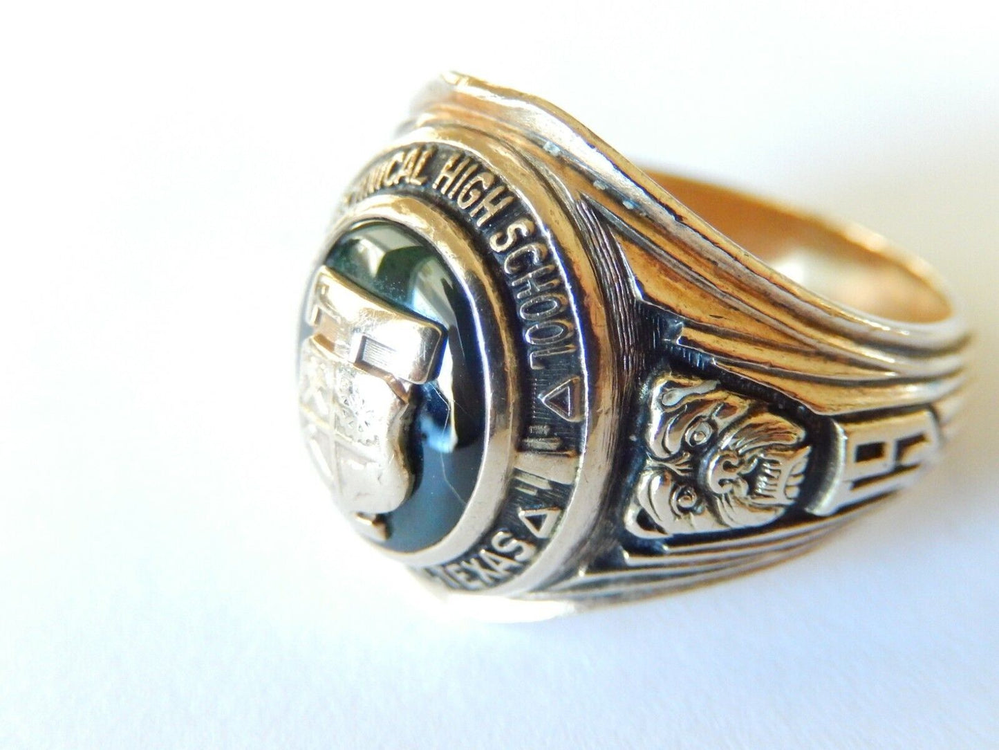 *VINTAGE* Heavy 1946 Haltoms Solid 10K Yellow Gold Class Ring with Great Detail
