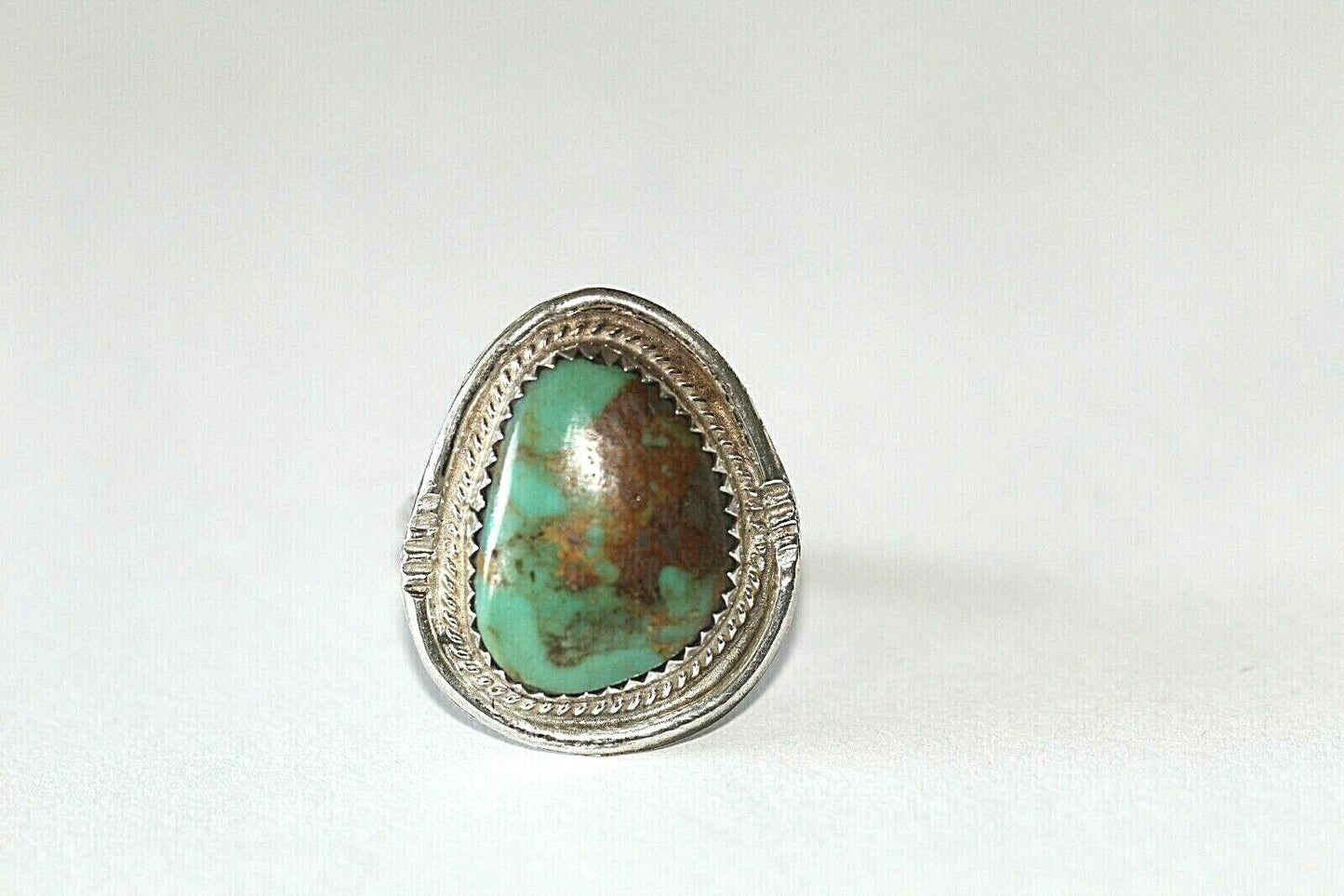 *VINTAGE*  Native American Turquoise Sterling Silver Ring Size 9.25