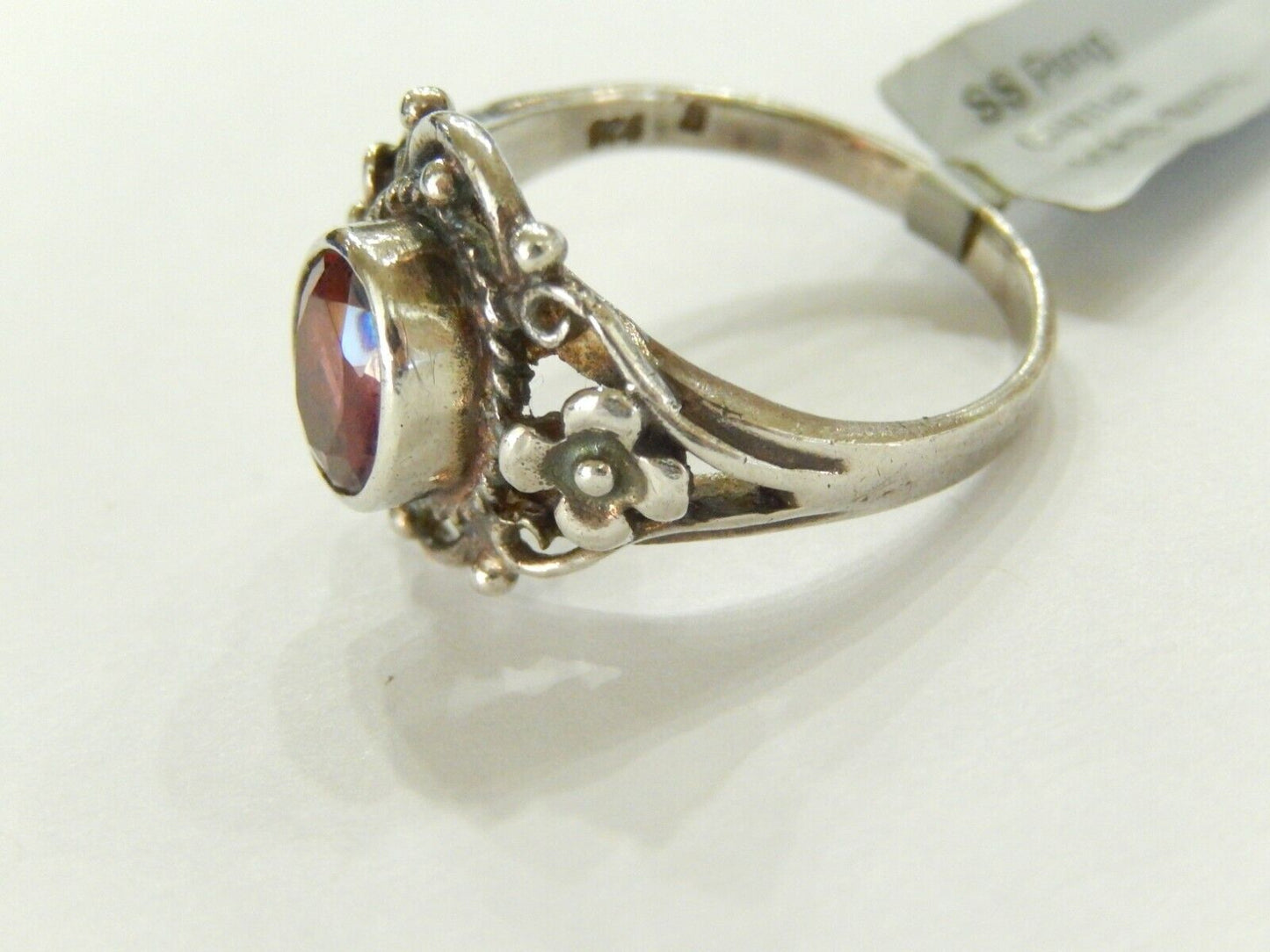 *VINTAGE*  Sterling Silver 925  Antique Style Garnet Ring Size 8.25