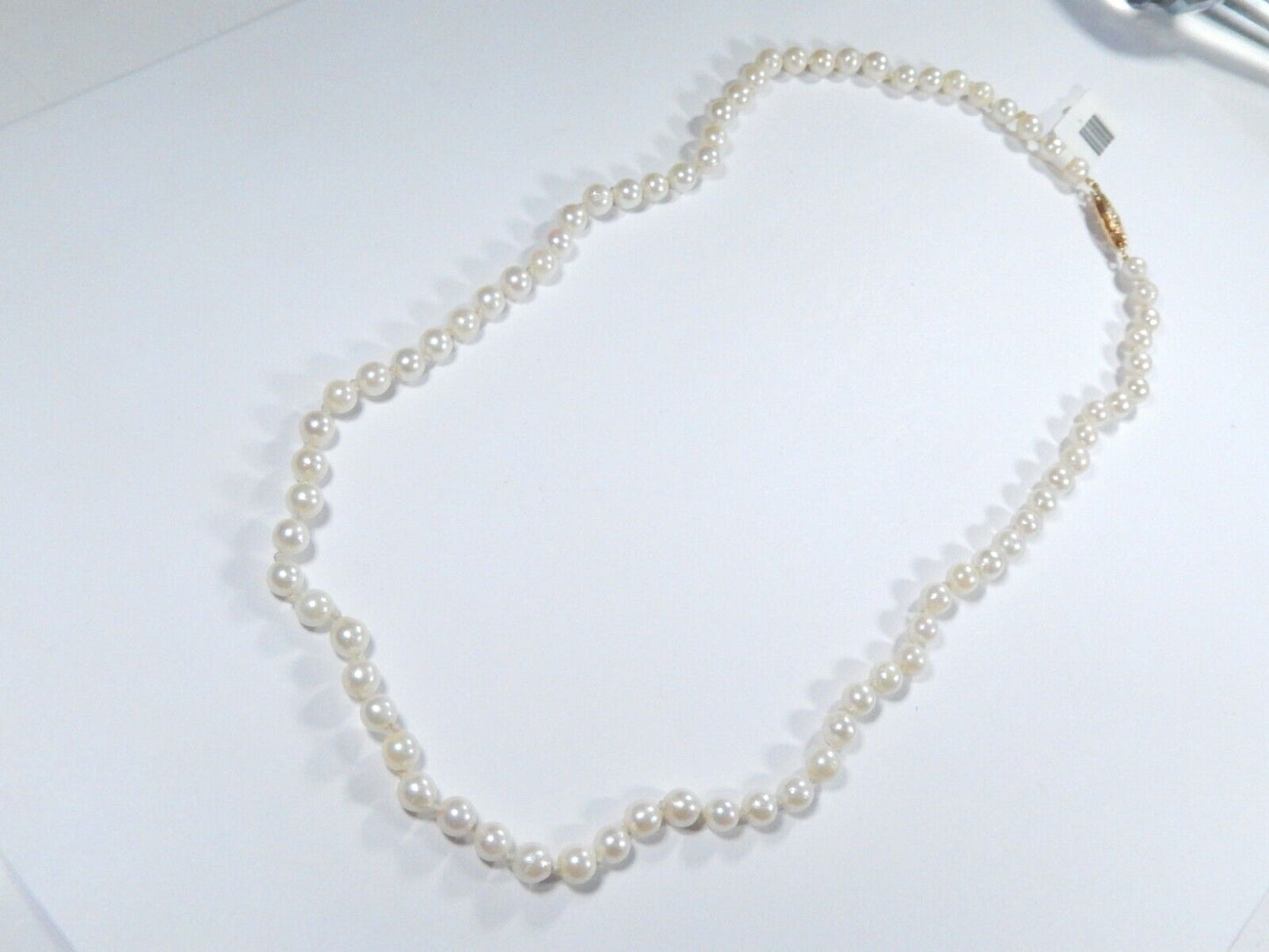 *VINTAGE* 14K Yellow Gold Clasp Cultured 5.5mm Pearl Hand Knotted Necklace 18”