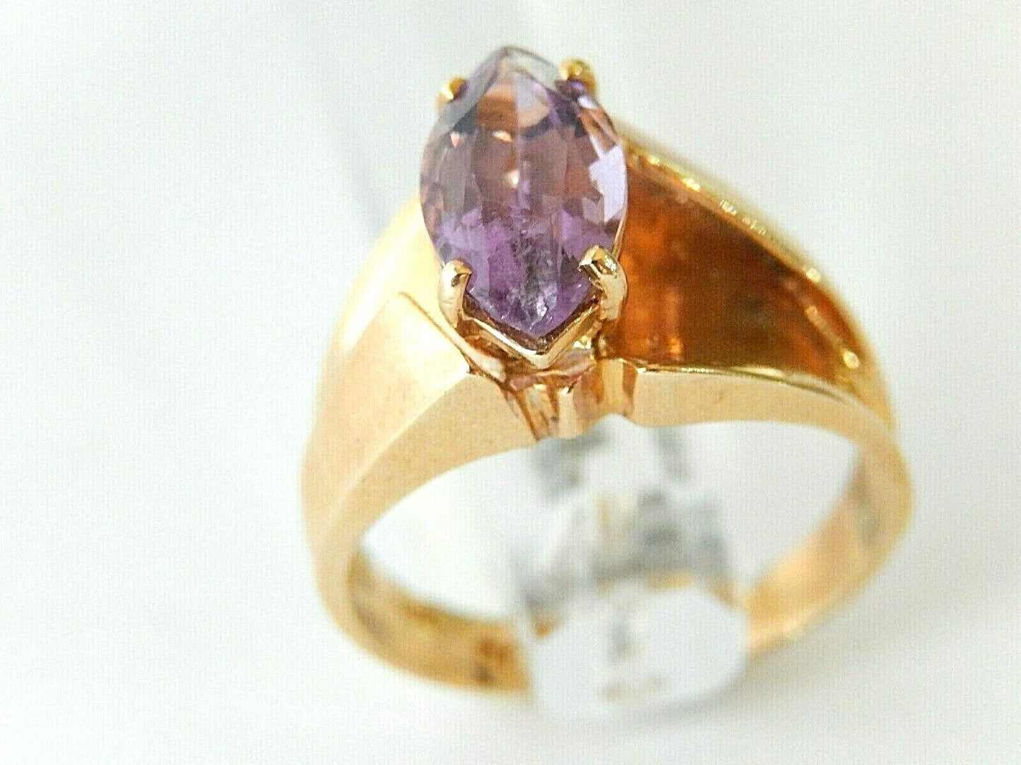 VINTAGE 10K SOLID YELLOW GOLD MARQUISE-CUT AMETHYST GEMSTONE RING  - SIZE 7 1/4